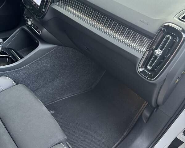 Белый Вольво XC40 Recharge, объемом двигателя 0 л и пробегом 29 тыс. км за 33000 $, фото 23 на Automoto.ua