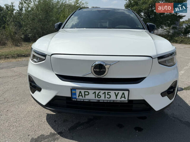 Белый Вольво XC40 Recharge, объемом двигателя 0 л и пробегом 27 тыс. км за 32000 $, фото 1 на Automoto.ua