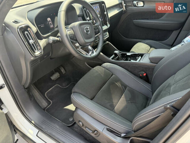 Белый Вольво XC40 Recharge, объемом двигателя 0 л и пробегом 27 тыс. км за 32000 $, фото 7 на Automoto.ua