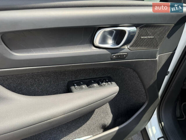 Белый Вольво XC40 Recharge, объемом двигателя 0 л и пробегом 27 тыс. км за 32000 $, фото 6 на Automoto.ua