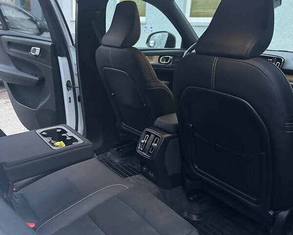 Білий Вольво XC40 Recharge, об'ємом двигуна 0 л та пробігом 82 тис. км за 28500 $, фото 18 на Automoto.ua