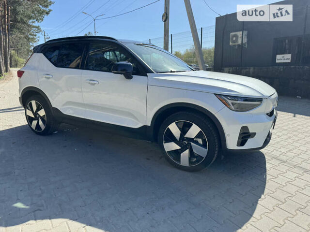 Белый Вольво XC40 Recharge, объемом двигателя 0 л и пробегом 9 тыс. км за 30999 $, фото 12 на Automoto.ua