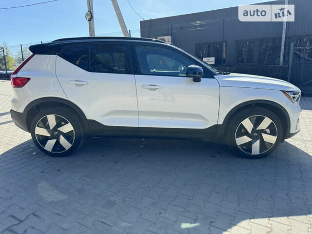 Белый Вольво XC40 Recharge, объемом двигателя 0 л и пробегом 9 тыс. км за 30999 $, фото 41 на Automoto.ua
