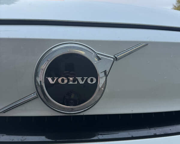 Білий Вольво XC40 Recharge, об'ємом двигуна 0 л та пробігом 82 тис. км за 28500 $, фото 5 на Automoto.ua