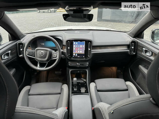 Белый Вольво XC40 Recharge, объемом двигателя 0 л и пробегом 9 тыс. км за 30999 $, фото 82 на Automoto.ua