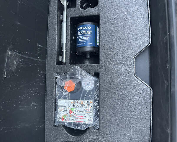 Білий Вольво XC40 Recharge, об'ємом двигуна 0 л та пробігом 82 тис. км за 28500 $, фото 23 на Automoto.ua