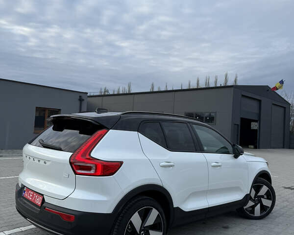 Белый Вольво XC40 Recharge, объемом двигателя 0 л и пробегом 2 тыс. км за 32800 $, фото 1 на Automoto.ua