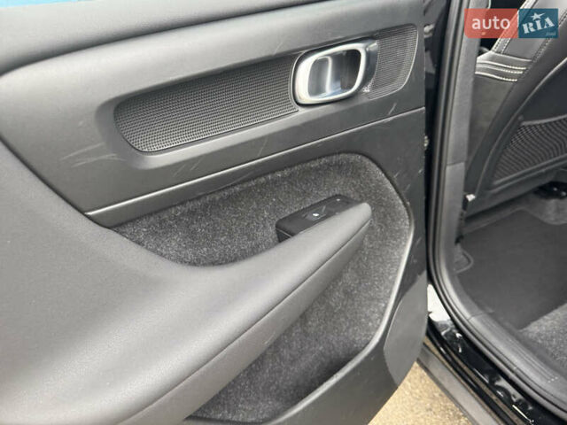 Чорний Вольво XC40 Recharge, об'ємом двигуна 0 л та пробігом 223 тис. км за 22900 $, фото 15 на Automoto.ua