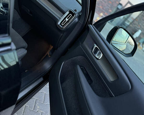 Черный Вольво XC40 Recharge, объемом двигателя 0 л и пробегом 38 тыс. км за 24800 $, фото 72 на Automoto.ua