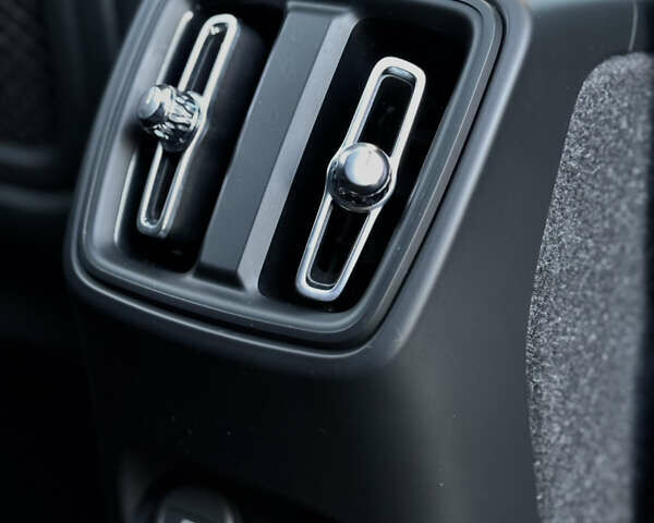 Черный Вольво XC40 Recharge, объемом двигателя 0 л и пробегом 38 тыс. км за 24800 $, фото 80 на Automoto.ua