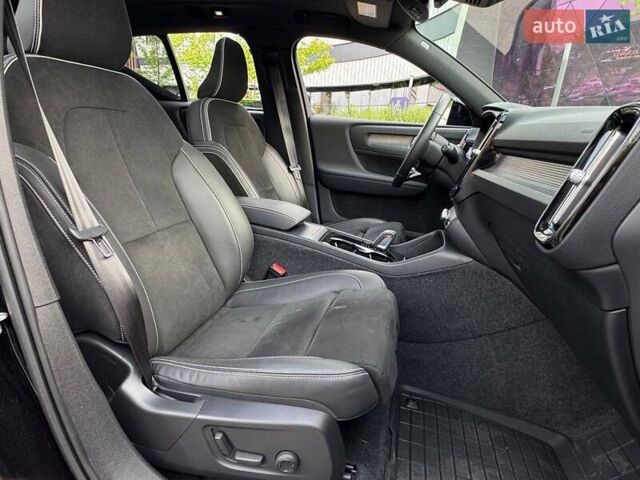 Черный Вольво XC40 Recharge, объемом двигателя 0 л и пробегом 17 тыс. км за 27490 $, фото 10 на Automoto.ua