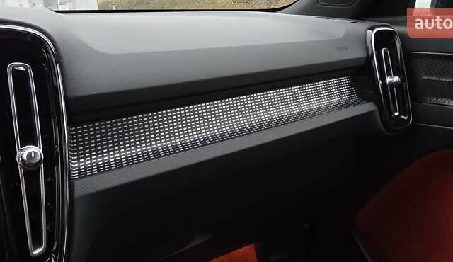Чорний Вольво XC40 Recharge, об'ємом двигуна 0 л та пробігом 138 тис. км за 28800 $, фото 111 на Automoto.ua