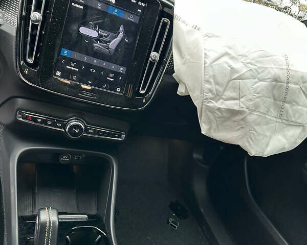 Черный Вольво XC40 Recharge, объемом двигателя 0 л и пробегом 195 тыс. км за 16200 $, фото 9 на Automoto.ua