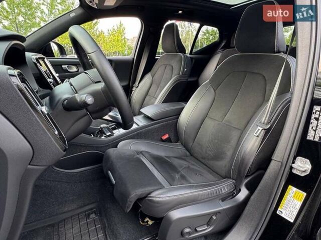 Черный Вольво XC40 Recharge, объемом двигателя 0 л и пробегом 17 тыс. км за 29490 $, фото 7 на Automoto.ua