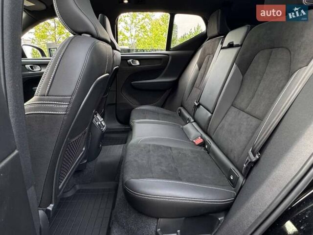 Черный Вольво XC40 Recharge, объемом двигателя 0 л и пробегом 17 тыс. км за 29490 $, фото 8 на Automoto.ua