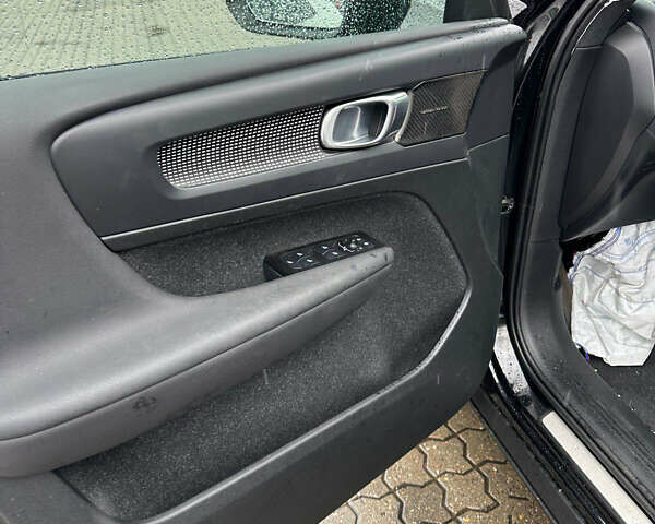 Черный Вольво XC40 Recharge, объемом двигателя 0 л и пробегом 195 тыс. км за 16200 $, фото 5 на Automoto.ua