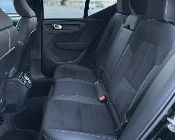 Черный Вольво XC40 Recharge, объемом двигателя 0 л и пробегом 38 тыс. км за 24800 $, фото 84 на Automoto.ua
