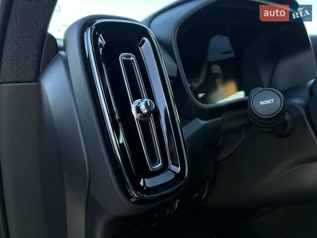 Черный Вольво XC40 Recharge, объемом двигателя 0 л и пробегом 62 тыс. км за 31500 $, фото 18 на Automoto.ua
