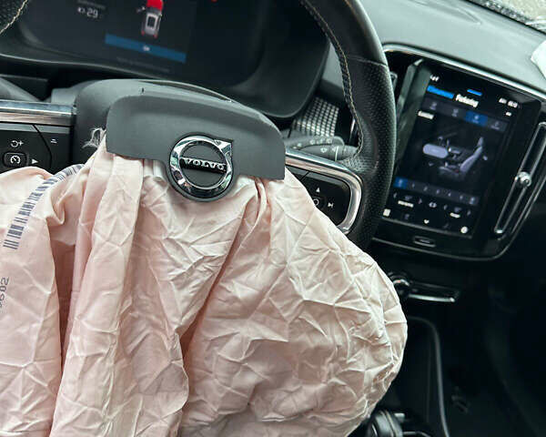 Черный Вольво XC40 Recharge, объемом двигателя 0 л и пробегом 195 тыс. км за 16200 $, фото 8 на Automoto.ua