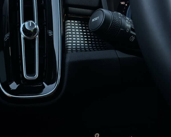 Черный Вольво XC40 Recharge, объемом двигателя 0 л и пробегом 38 тыс. км за 24800 $, фото 58 на Automoto.ua