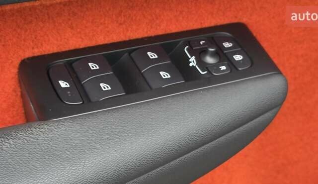 Чорний Вольво XC40 Recharge, об'ємом двигуна 0 л та пробігом 138 тис. км за 28800 $, фото 106 на Automoto.ua