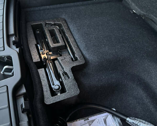 Черный Вольво XC40 Recharge, объемом двигателя 0 л и пробегом 38 тыс. км за 24800 $, фото 86 на Automoto.ua