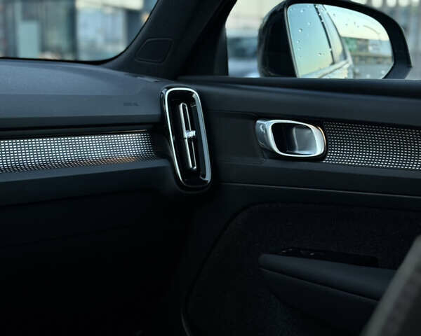 Черный Вольво XC40 Recharge, объемом двигателя 0 л и пробегом 38 тыс. км за 24800 $, фото 49 на Automoto.ua