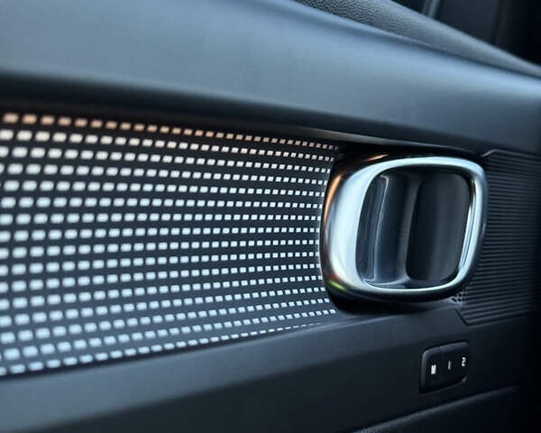 Черный Вольво XC40 Recharge, объемом двигателя 0 л и пробегом 38 тыс. км за 24800 $, фото 61 на Automoto.ua