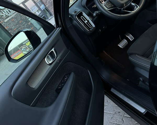 Черный Вольво XC40 Recharge, объемом двигателя 0 л и пробегом 38 тыс. км за 24800 $, фото 35 на Automoto.ua