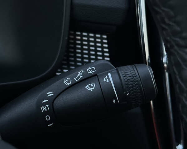 Черный Вольво XC40 Recharge, объемом двигателя 0 л и пробегом 38 тыс. км за 24800 $, фото 56 на Automoto.ua