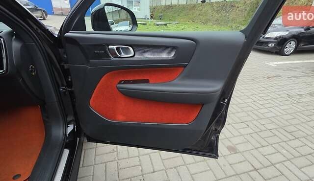 Чорний Вольво XC40 Recharge, об'ємом двигуна 0 л та пробігом 138 тис. км за 28800 $, фото 93 на Automoto.ua