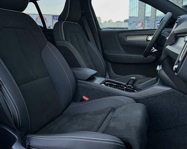 Черный Вольво XC40 Recharge, объемом двигателя 0 л и пробегом 38 тыс. км за 24800 $, фото 74 на Automoto.ua