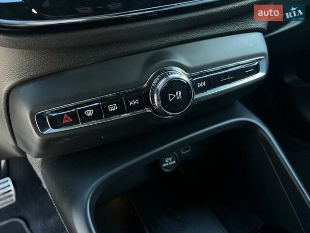 Черный Вольво XC40 Recharge, объемом двигателя 0 л и пробегом 62 тыс. км за 31500 $, фото 28 на Automoto.ua