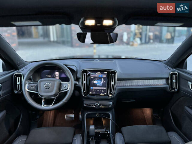 Черный Вольво XC40 Recharge, объемом двигателя 0 л и пробегом 38 тыс. км за 24800 $, фото 41 на Automoto.ua