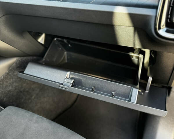 Черный Вольво XC40 Recharge, объемом двигателя 0 л и пробегом 36 тыс. км за 32000 $, фото 34 на Automoto.ua