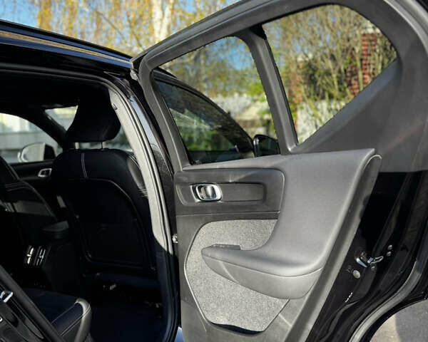 Черный Вольво XC40 Recharge, объемом двигателя 0 л и пробегом 36 тыс. км за 32000 $, фото 27 на Automoto.ua