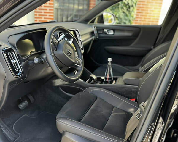 Черный Вольво XC40 Recharge, объемом двигателя 0 л и пробегом 36 тыс. км за 32000 $, фото 40 на Automoto.ua
