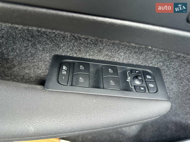 Черный Вольво XC40 Recharge, объемом двигателя 0 л и пробегом 29 тыс. км за 31300 $, фото 27 на Automoto.ua