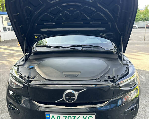 Черный Вольво XC40 Recharge, объемом двигателя 0 л и пробегом 29 тыс. км за 31300 $, фото 5 на Automoto.ua