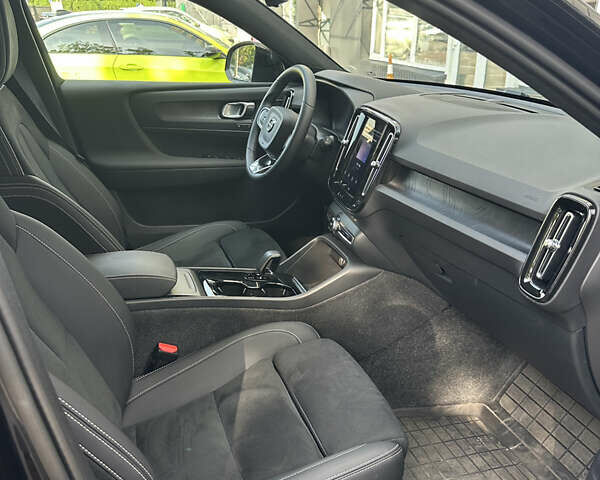 Черный Вольво XC40 Recharge, объемом двигателя 0 л и пробегом 29 тыс. км за 31300 $, фото 4 на Automoto.ua