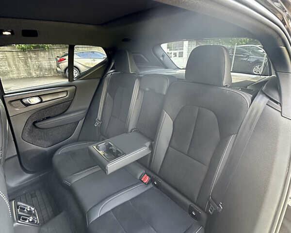 Черный Вольво XC40 Recharge, объемом двигателя 0 л и пробегом 29 тыс. км за 31300 $, фото 1 на Automoto.ua