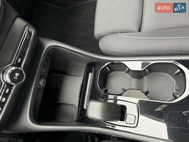 Серый Вольво XC40 Recharge, объемом двигателя 0 л и пробегом 193 тыс. км за 24500 $, фото 17 на Automoto.ua