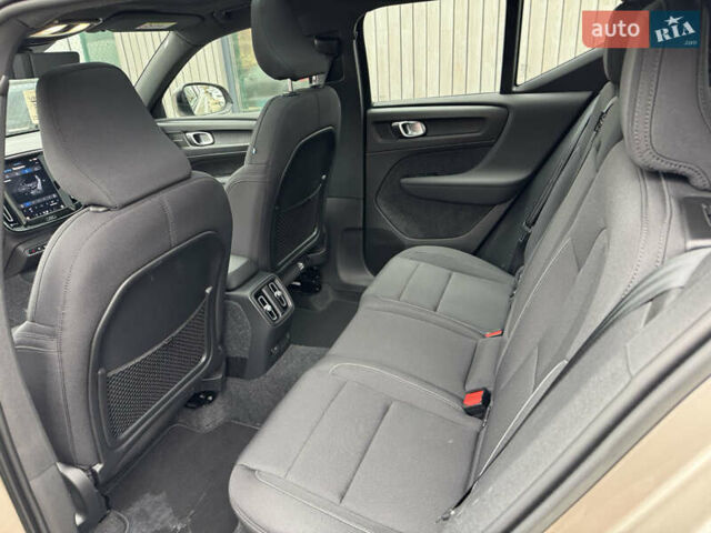 Серый Вольво XC40 Recharge, объемом двигателя 0 л и пробегом 193 тыс. км за 24500 $, фото 12 на Automoto.ua