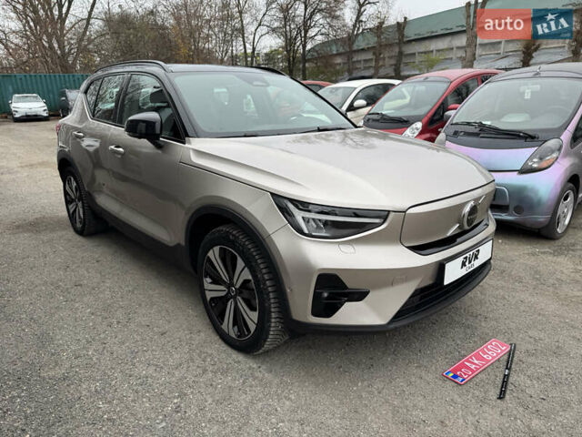 Серый Вольво XC40 Recharge, объемом двигателя 0 л и пробегом 193 тыс. км за 24500 $, фото 2 на Automoto.ua