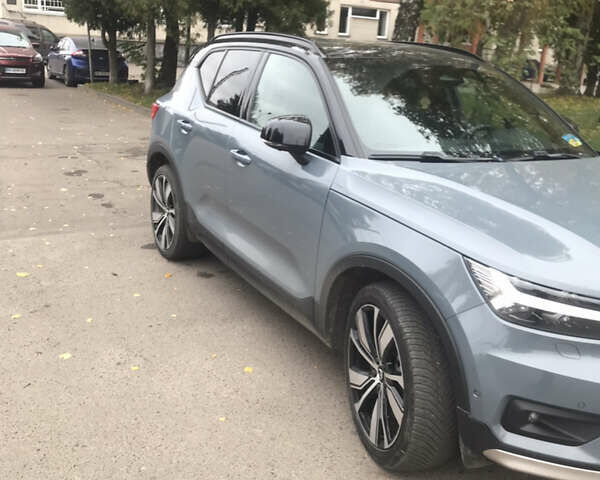 Серый Вольво XC40 Recharge, объемом двигателя 0 л и пробегом 60 тыс. км за 27000 $, фото 1 на Automoto.ua