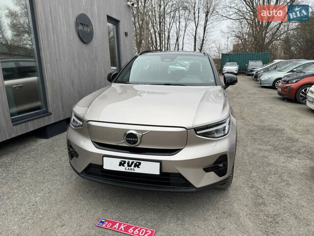 Серый Вольво XC40 Recharge, объемом двигателя 0 л и пробегом 193 тыс. км за 24500 $, фото 1 на Automoto.ua