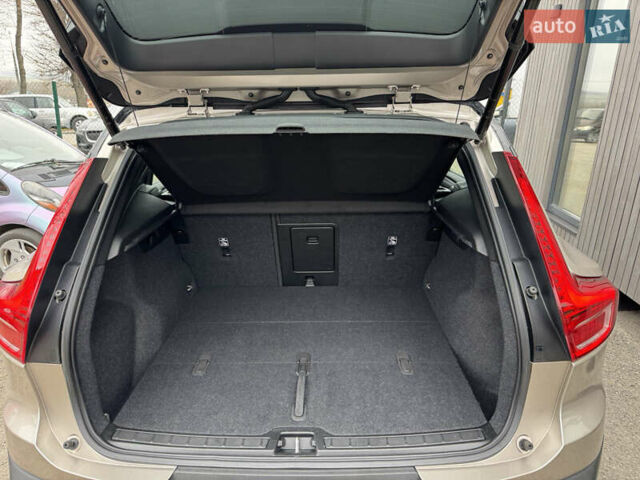 Серый Вольво XC40 Recharge, объемом двигателя 0 л и пробегом 193 тыс. км за 24500 $, фото 30 на Automoto.ua