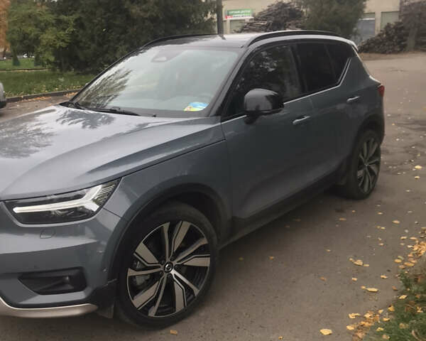 Серый Вольво XC40 Recharge, объемом двигателя 0 л и пробегом 60 тыс. км за 27000 $, фото 2 на Automoto.ua