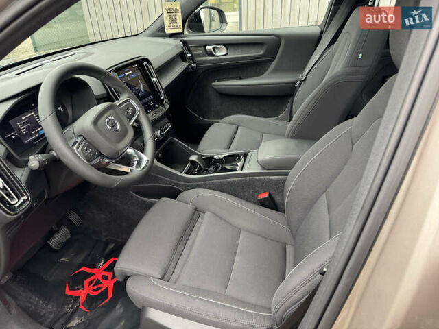 Серый Вольво XC40 Recharge, объемом двигателя 0 л и пробегом 193 тыс. км за 24500 $, фото 13 на Automoto.ua