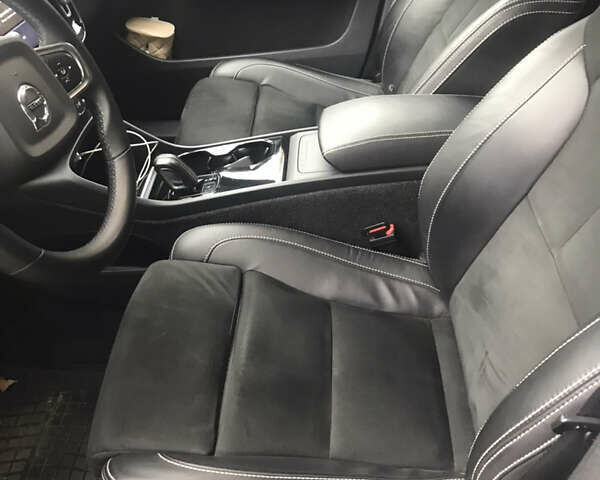 Серый Вольво XC40 Recharge, объемом двигателя 0 л и пробегом 60 тыс. км за 27000 $, фото 5 на Automoto.ua